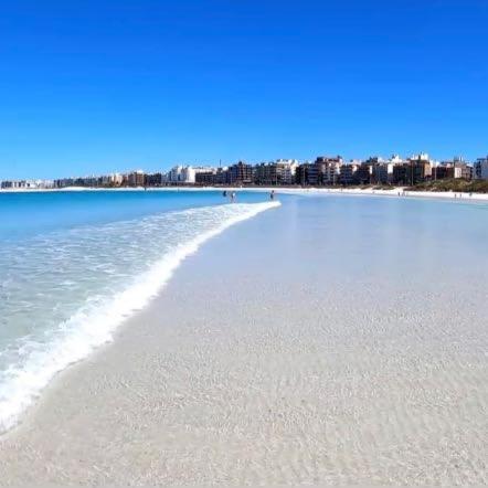 Cabo Frio - Praia do Forte - Apto 130 m2 na beira da praia, com ar condicionado Exterior foto